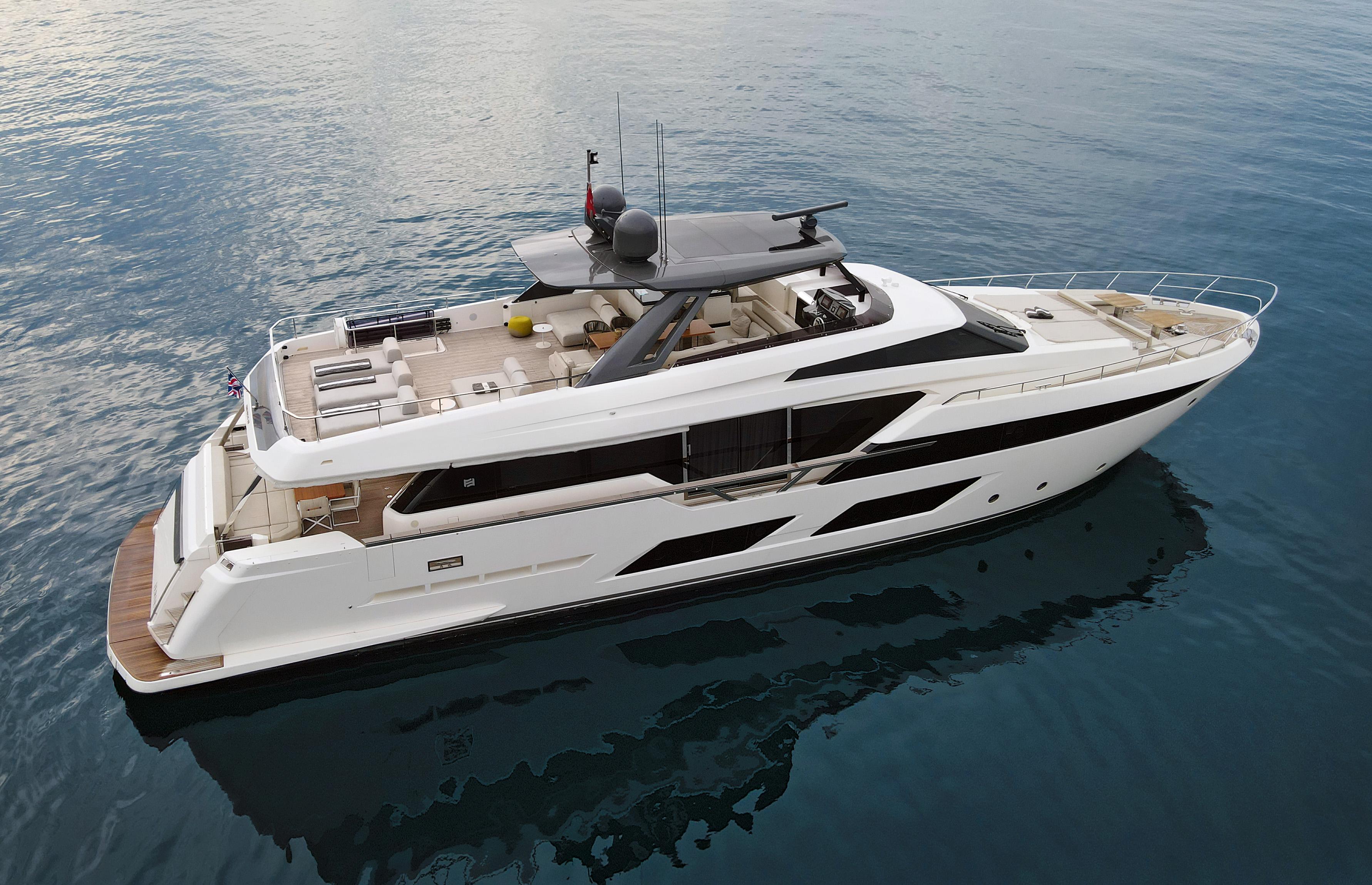 2021 Ferretti Yachts F920