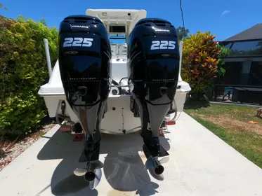 2012 Boston Whaler 250 Outrage