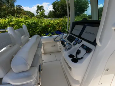 2012 Boston Whaler 250 Outrage