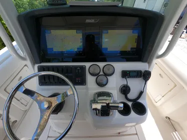 2012 Boston Whaler 250 Outrage