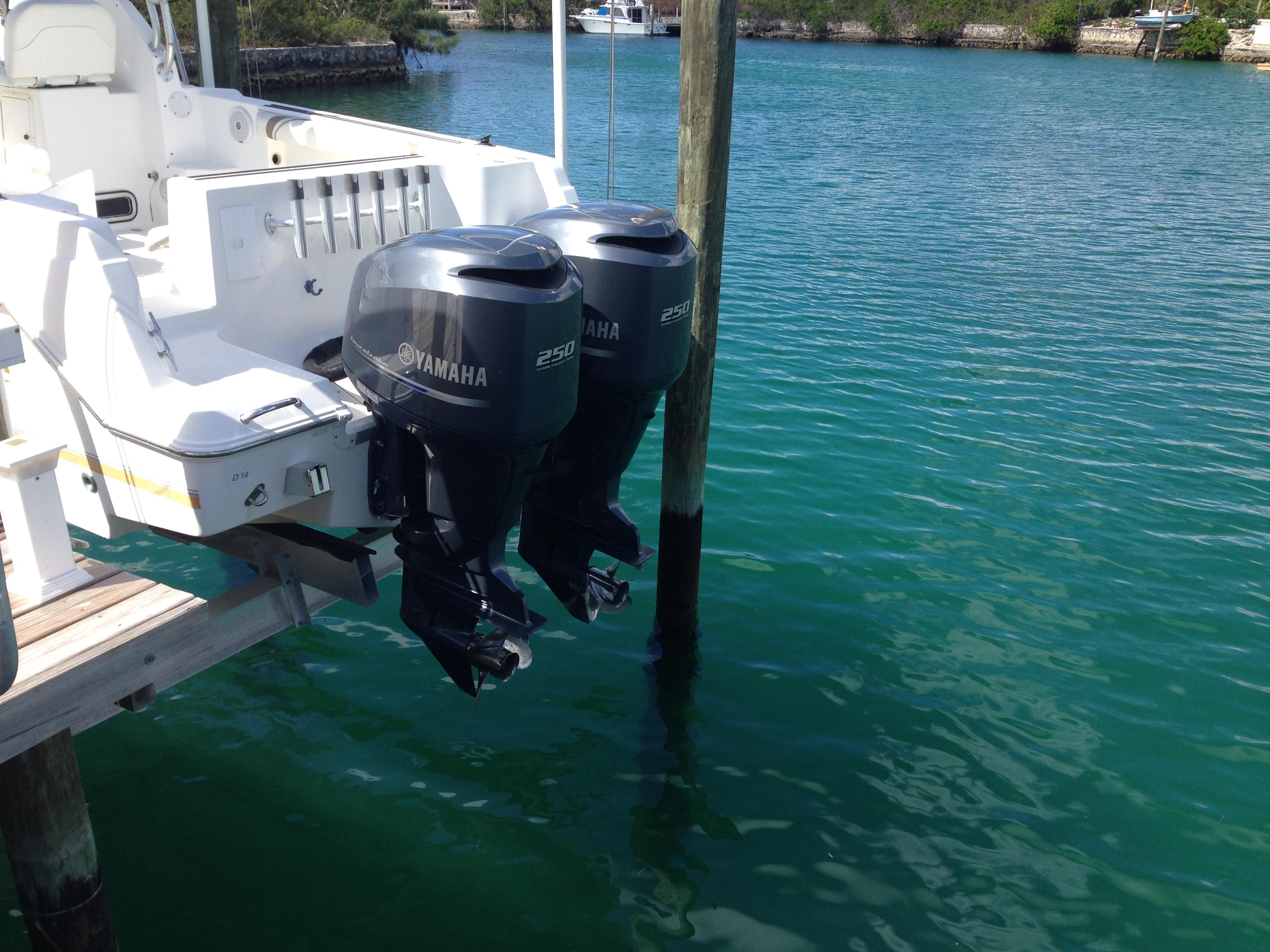 2000 Aquasport 275 Explorer