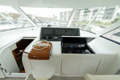Viking 52 FAMILY TRADITION - Helm Console