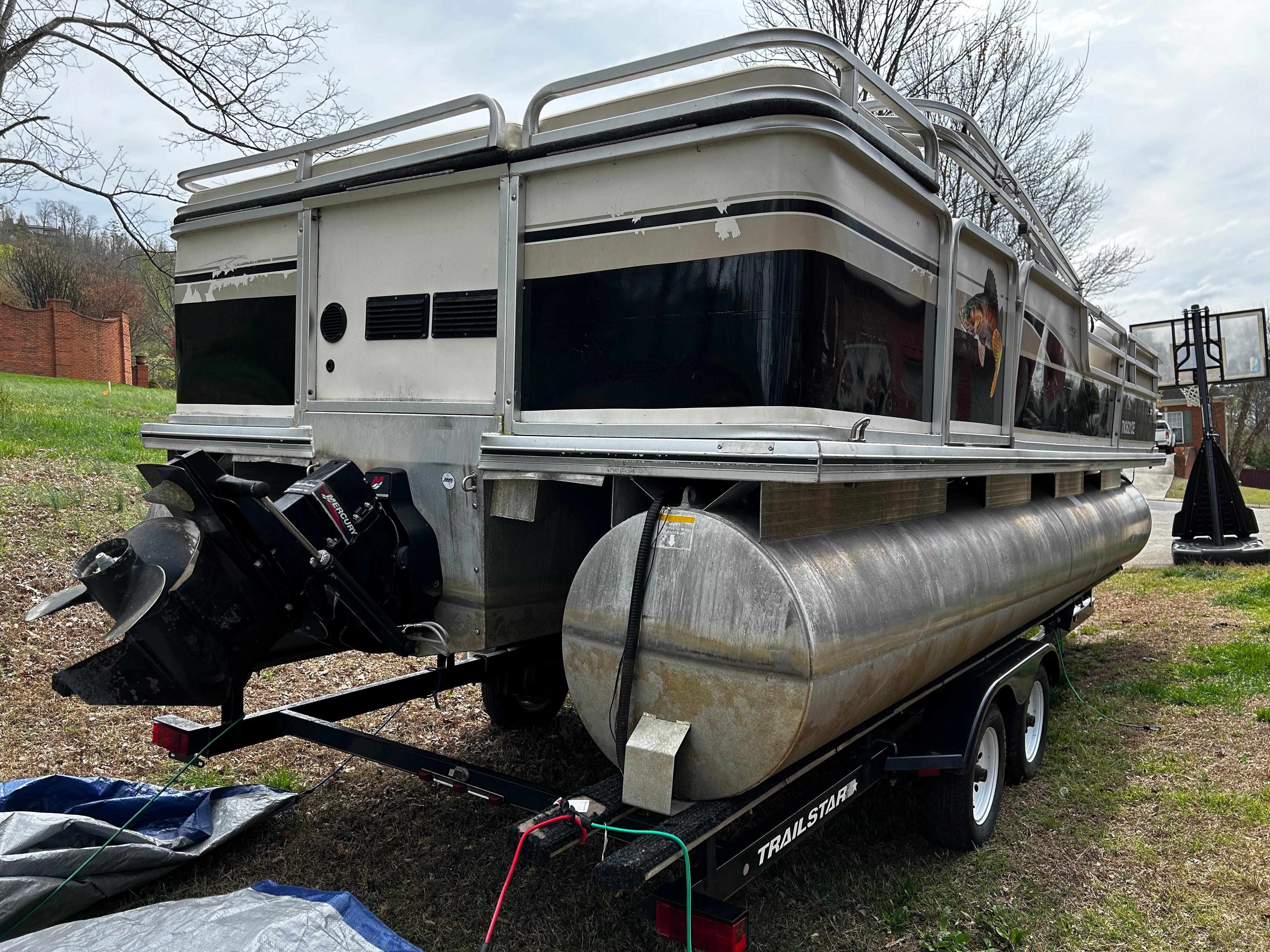 2001 Sun Tracker PARTY BARGE 22 Regency Edition