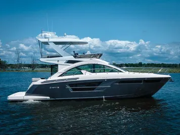 2019 Cruisers Yachts 54 Cantius Fly