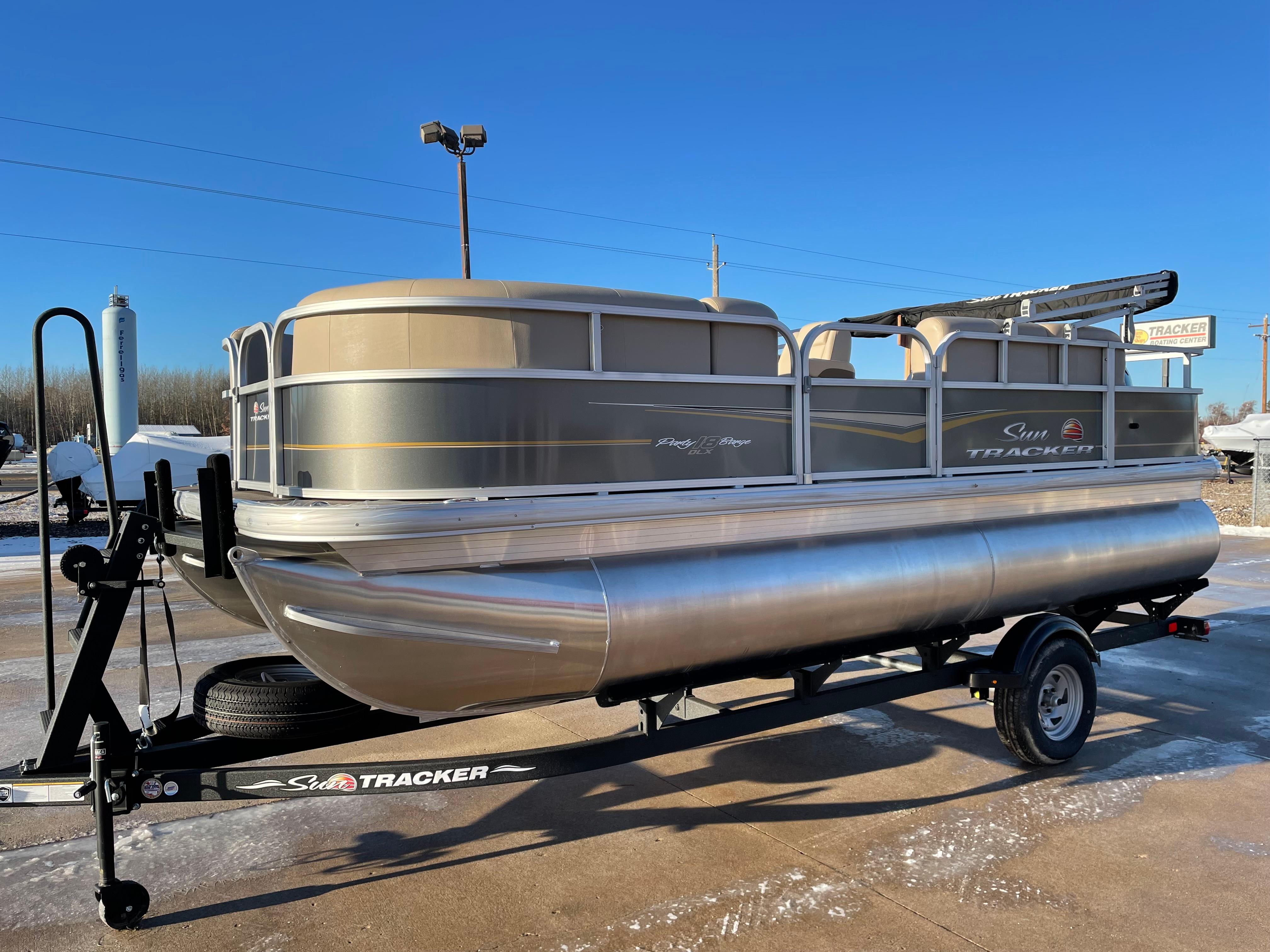 New 2024 Sun Tracker Party Barge 18 DLX, 56401 Brainerd Boat Trader
