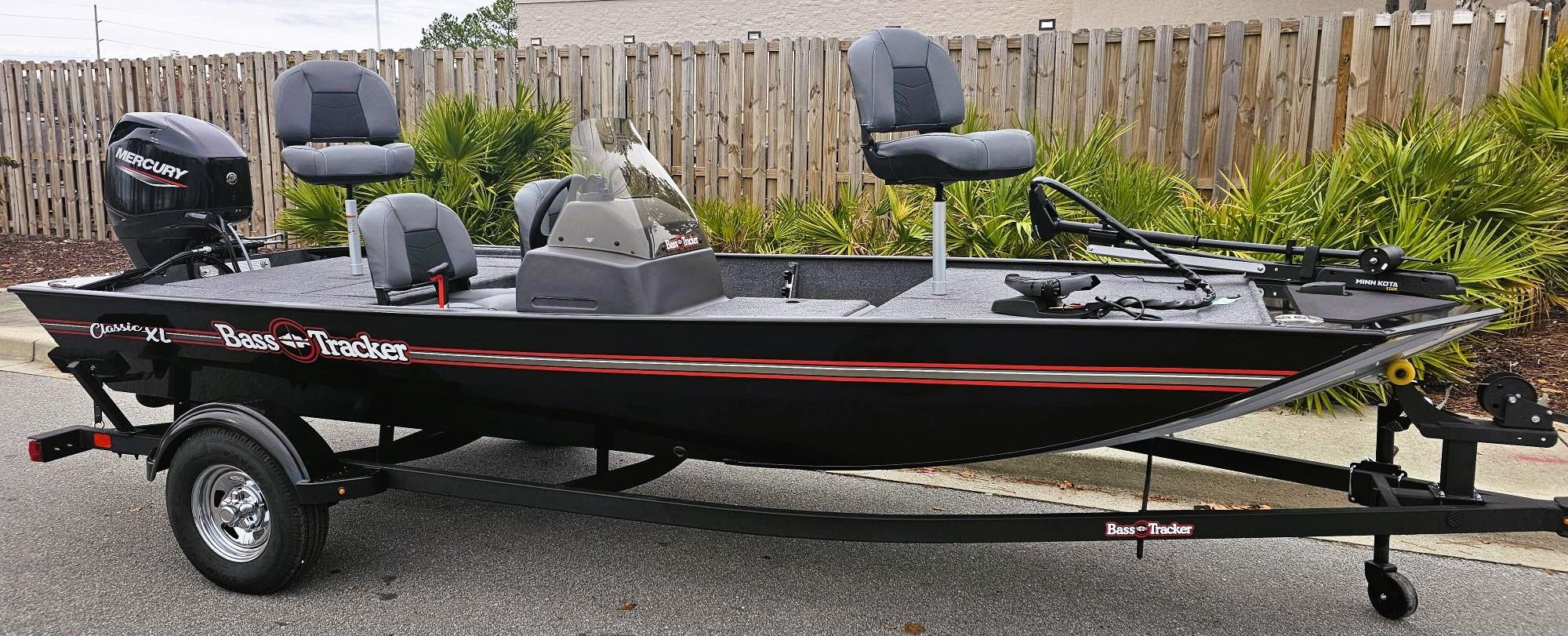 Build a BASS TRACKER Classic XL - TRACKER Mod V Bass Boat