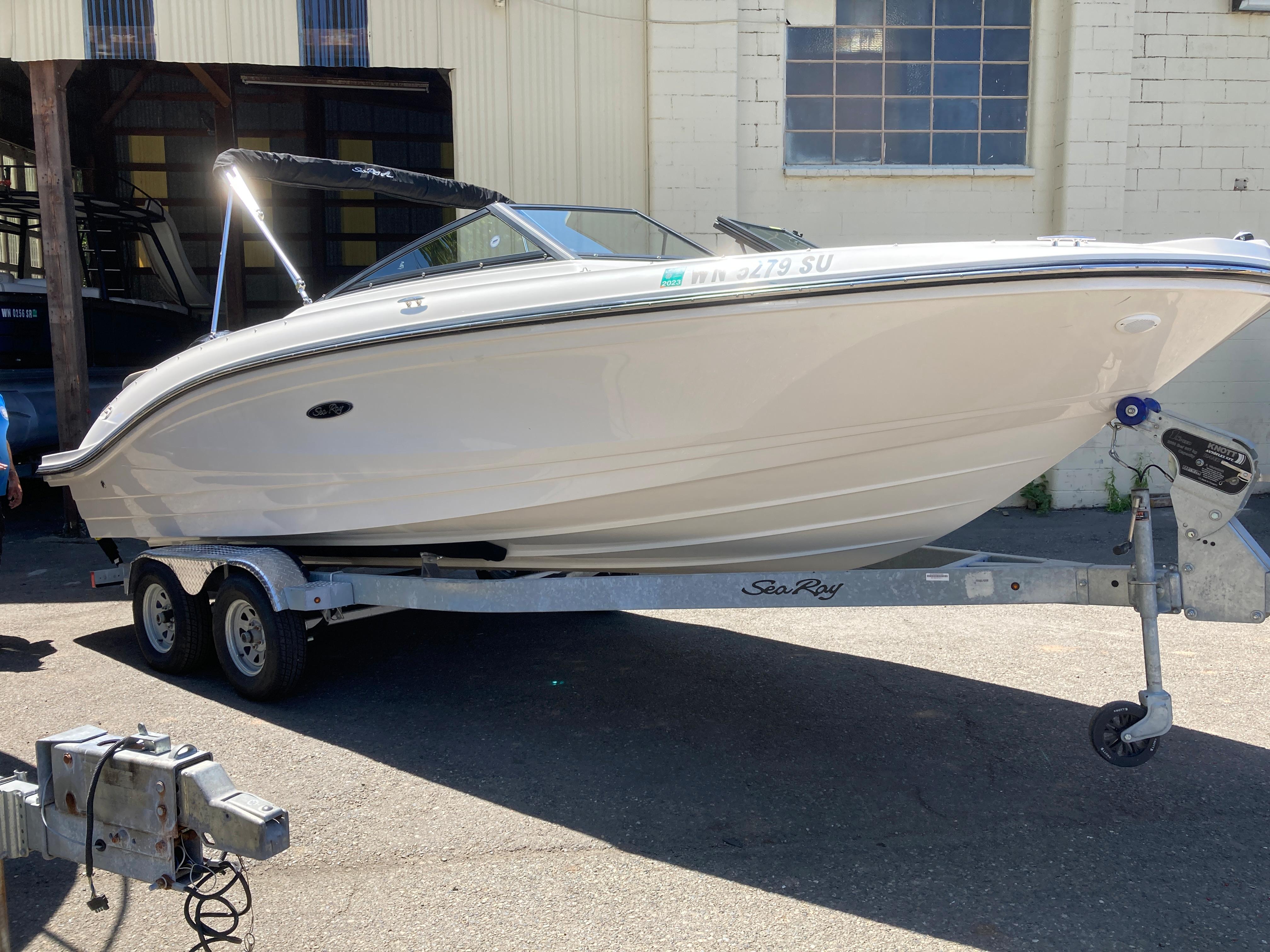 2021 Sea Ray SPX 210 OB