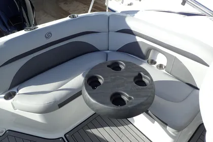 2018 Hurricane SunDeck 2400 OB