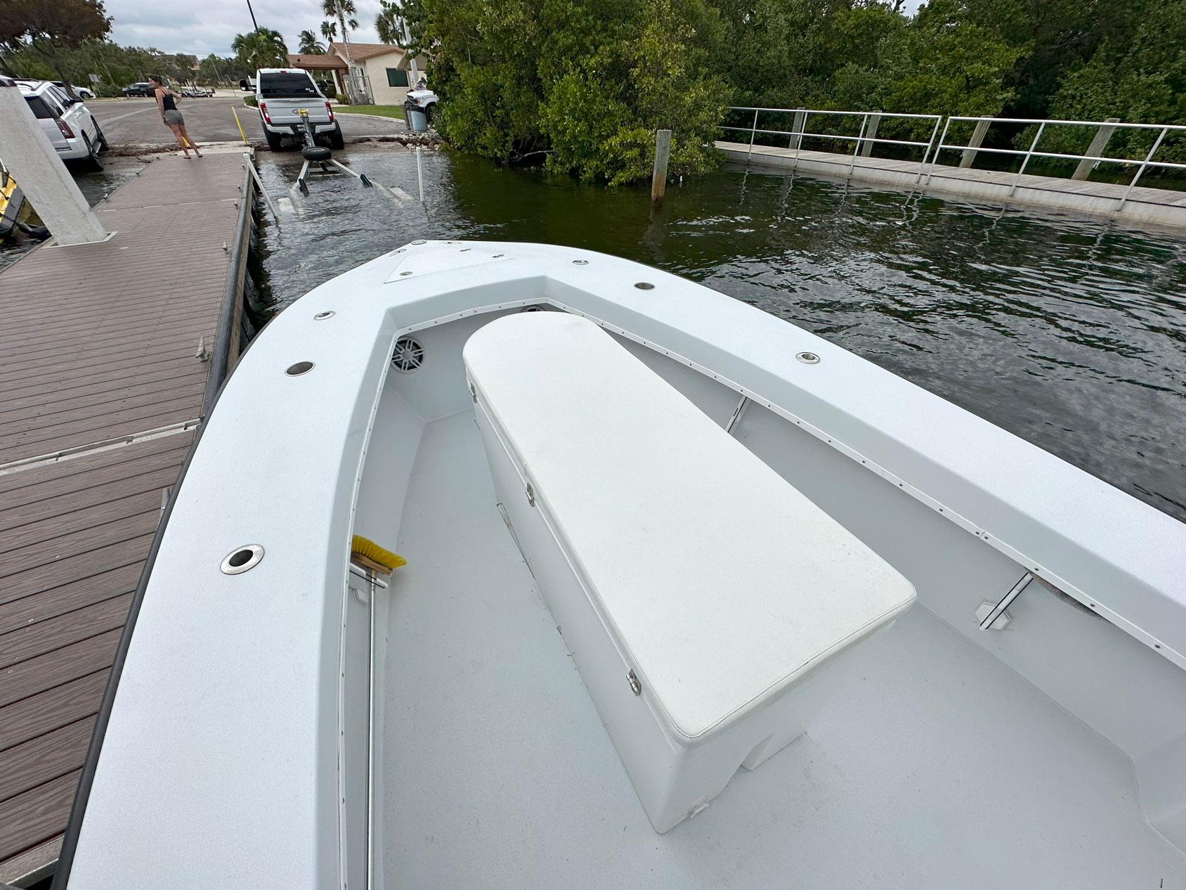 1983 SeaVee 25 Center Console - RESTORED AND REPOWERED