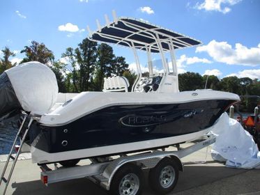 2024 Robalo R200 In stock trailer included Rebate expires 07/