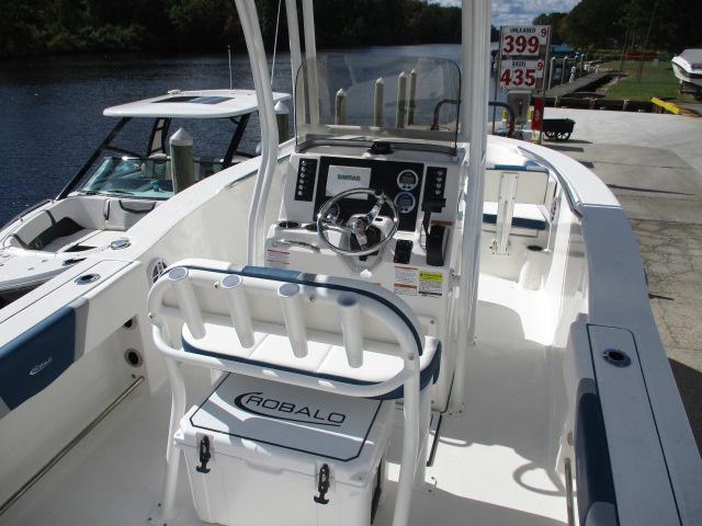 2024 Robalo R200 In stock trailer included Rebate expires 06/