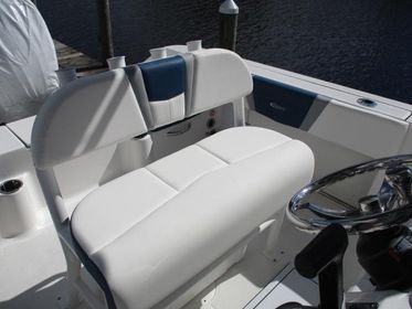 2024 Robalo R200 In stock trailer included Rebate expires 07/