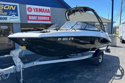 2023 Yamaha Boats AR190