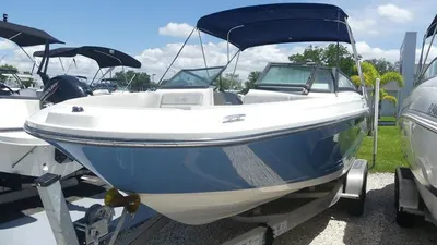 2020 Sea Ray SPX 230 OB