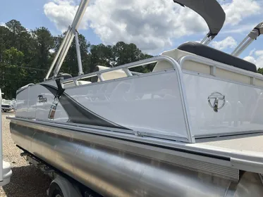 2024 Tahoe Pontoon Boats LTZ - 23 FT Versatile Rear Lounger