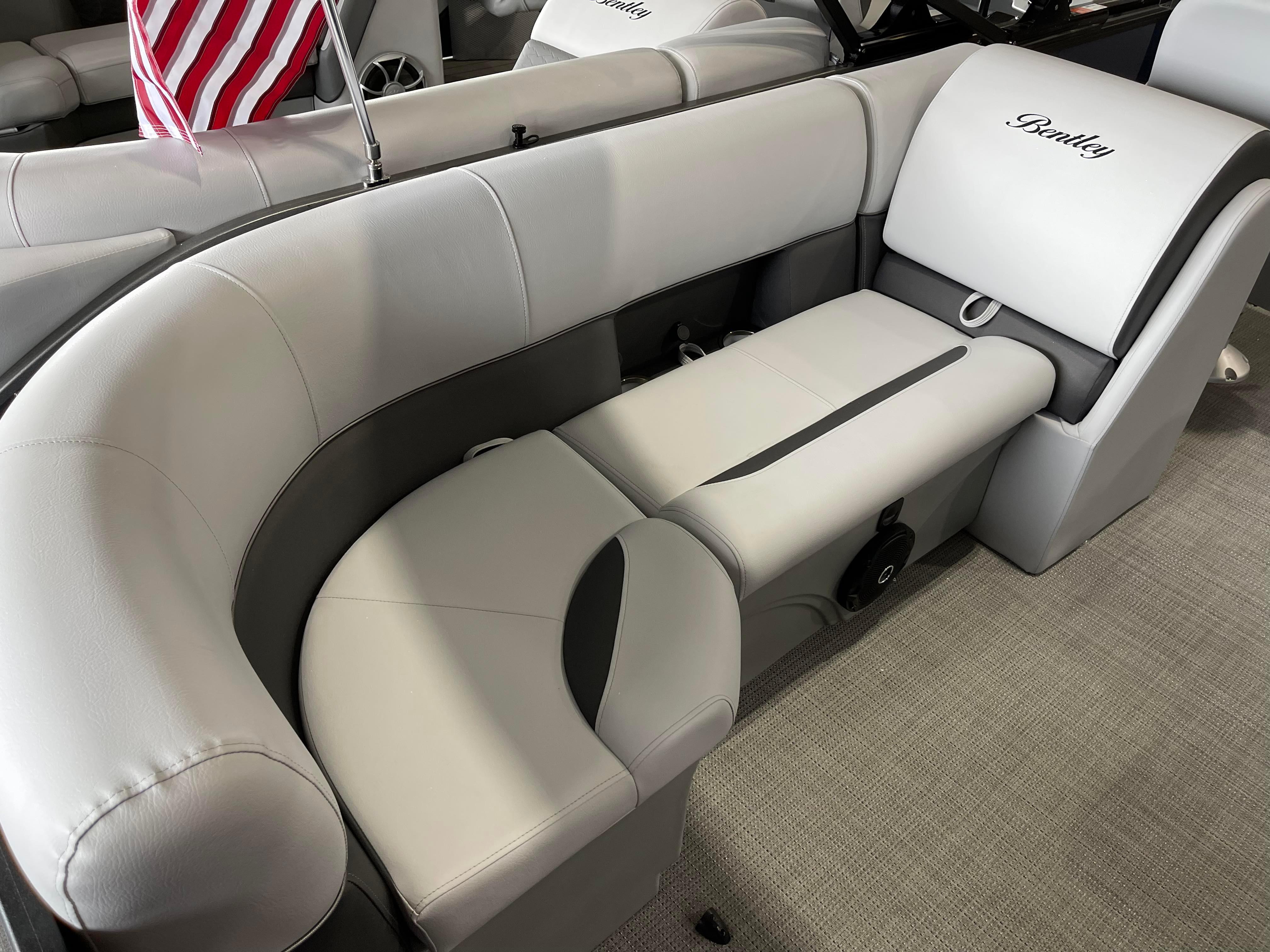 2024 Bentley Pontoons Legacy 223 Navigator