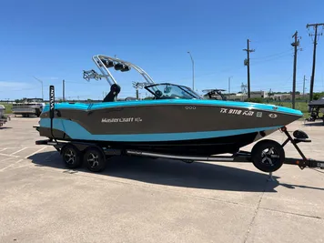 2021 MasterCraft NXT 24