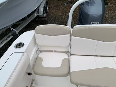 2017 Robalo R207 Dual Console