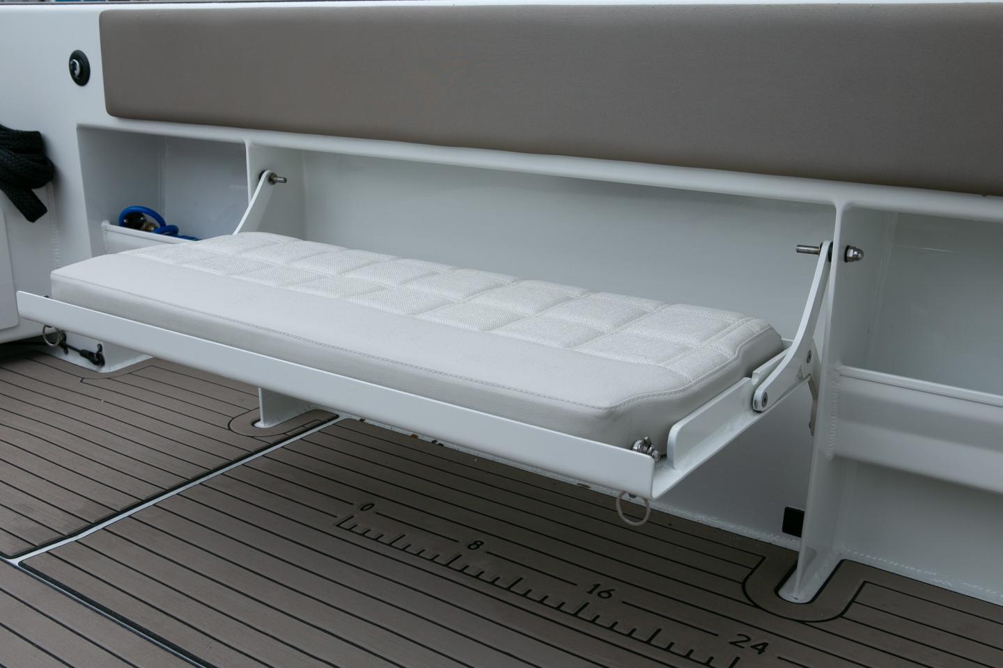 Pop Out Cockpit Seating on the Extreme Boats 986 Game King 32'