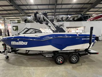 2023 Malibu 22 LSV