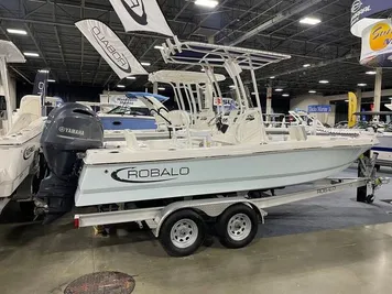 2023 Robalo 206 Cayman