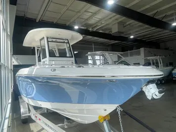 2023 Robalo r272