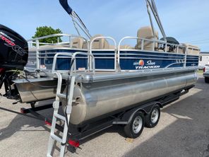 2020 Sun Tracker SportFish 22 DLX
