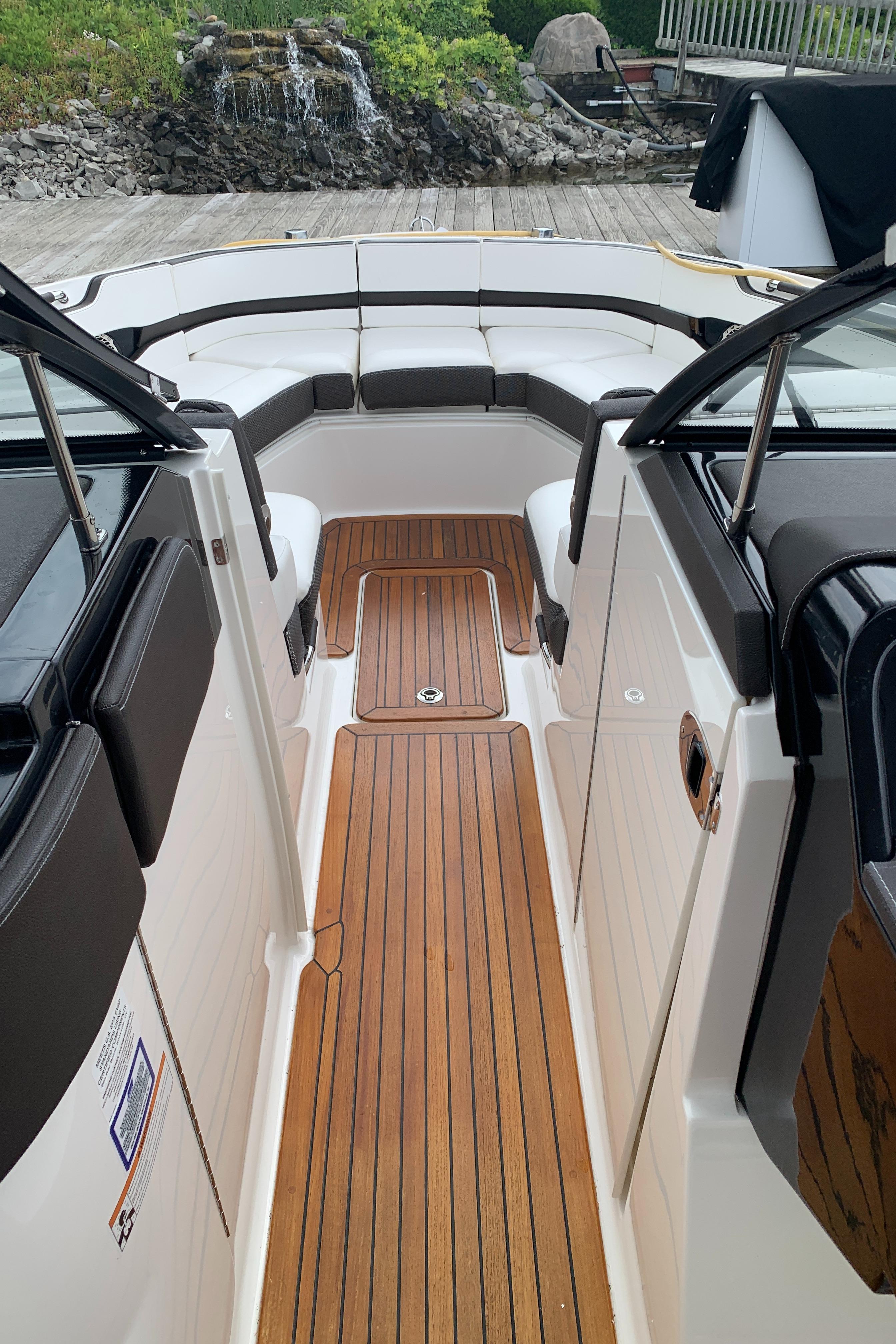 Companionway to bow seating
