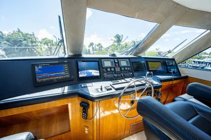 2004 Hatteras Enclosed Bridge