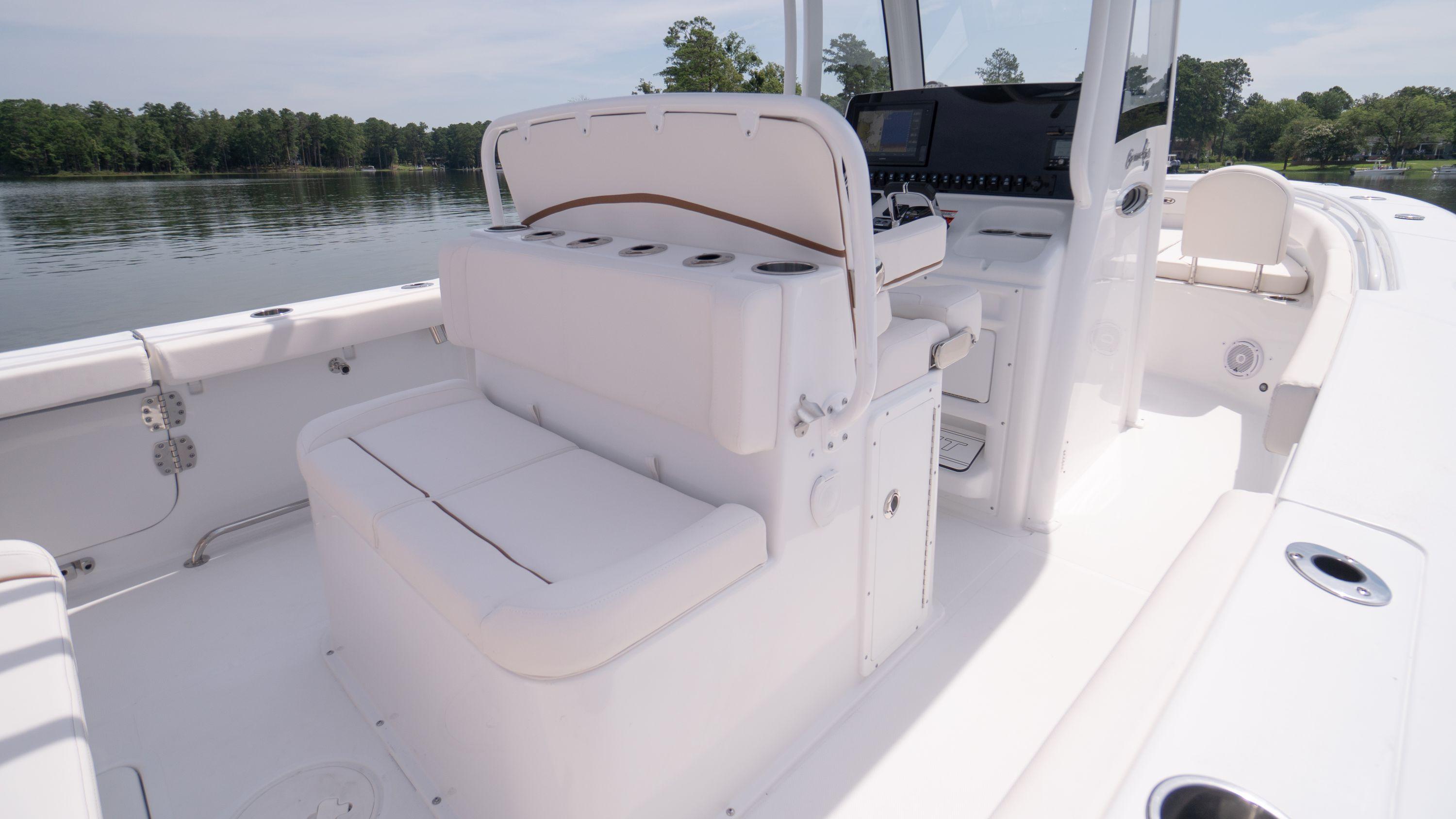 2024 Sea Hunt Gamefish 27 w Forward Seating