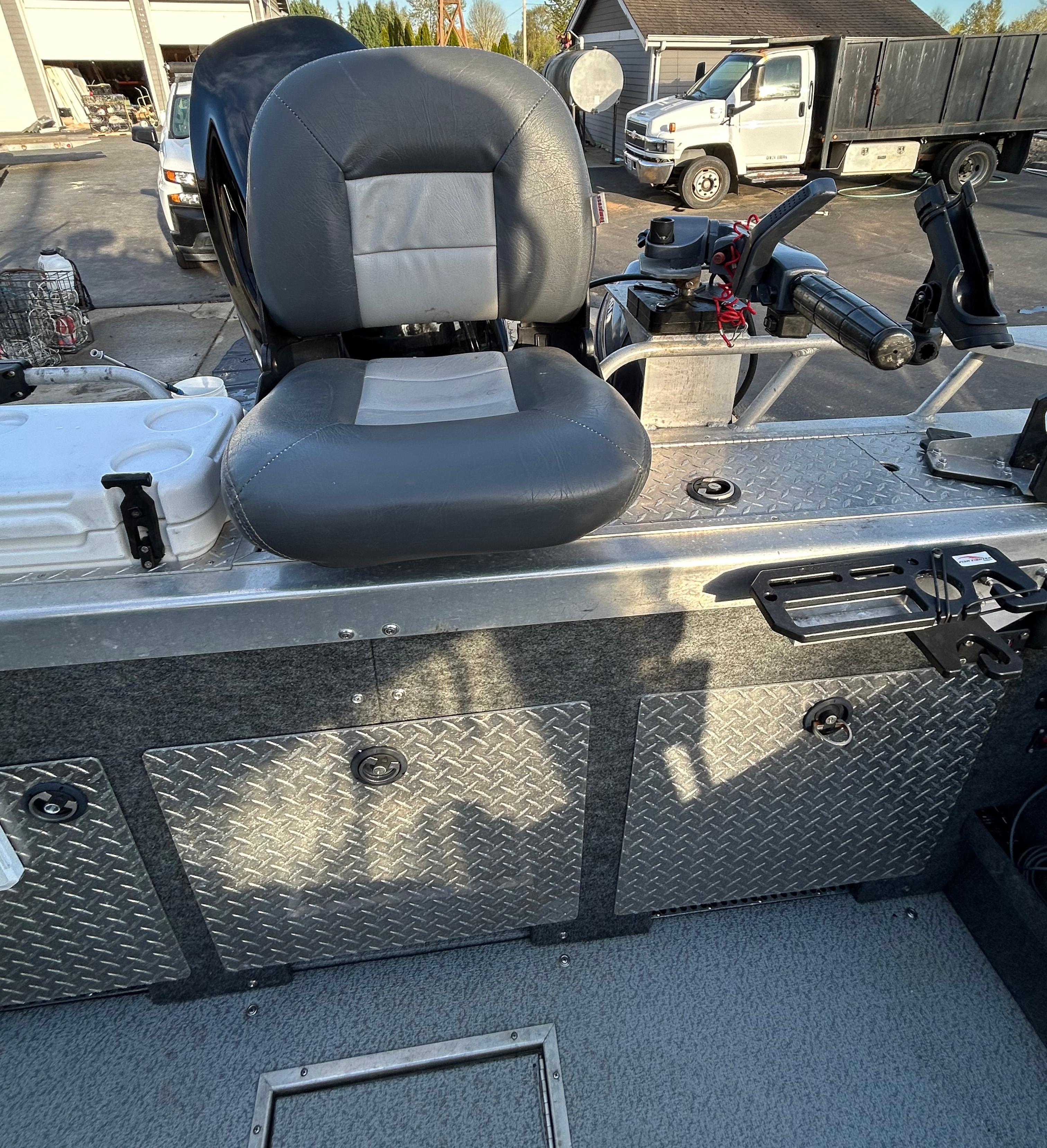 2008 Thunder Jet Luxor Outboard Offshore
