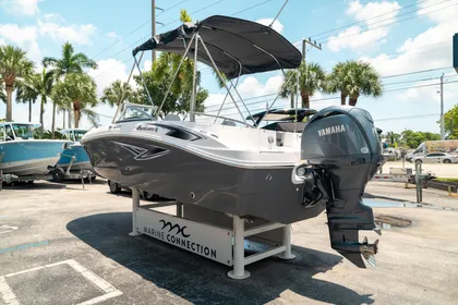 2024 Hurricane SunDeck 217 OB