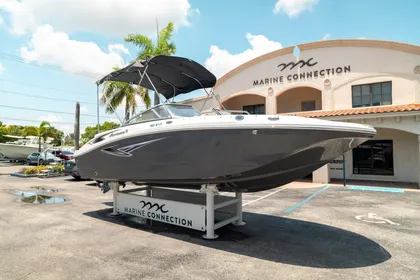 2024 Hurricane SunDeck 217 OB