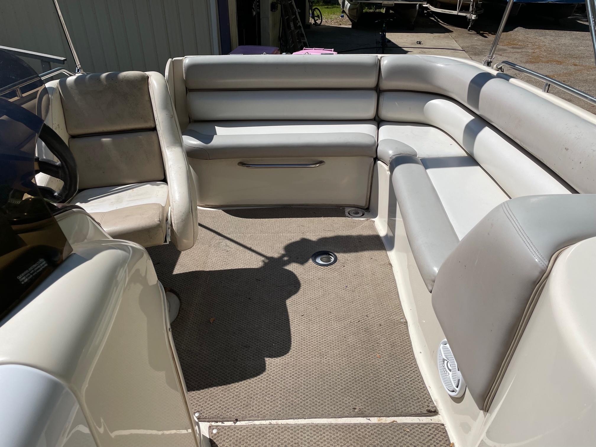 New 2002 Larson Escape 213, 46350 La Porte - Boat Trader