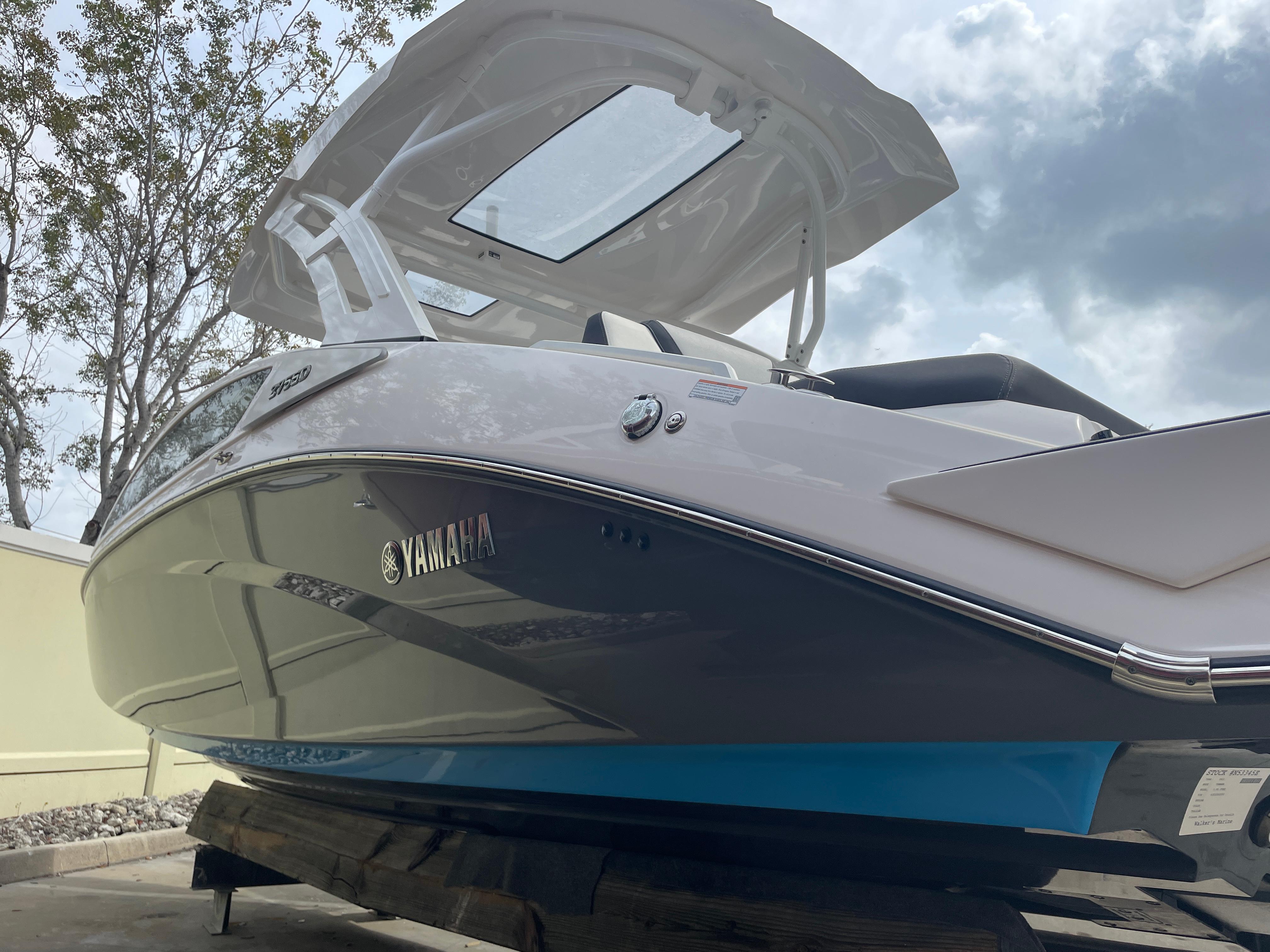2022 Yamaha Boats 275 SD