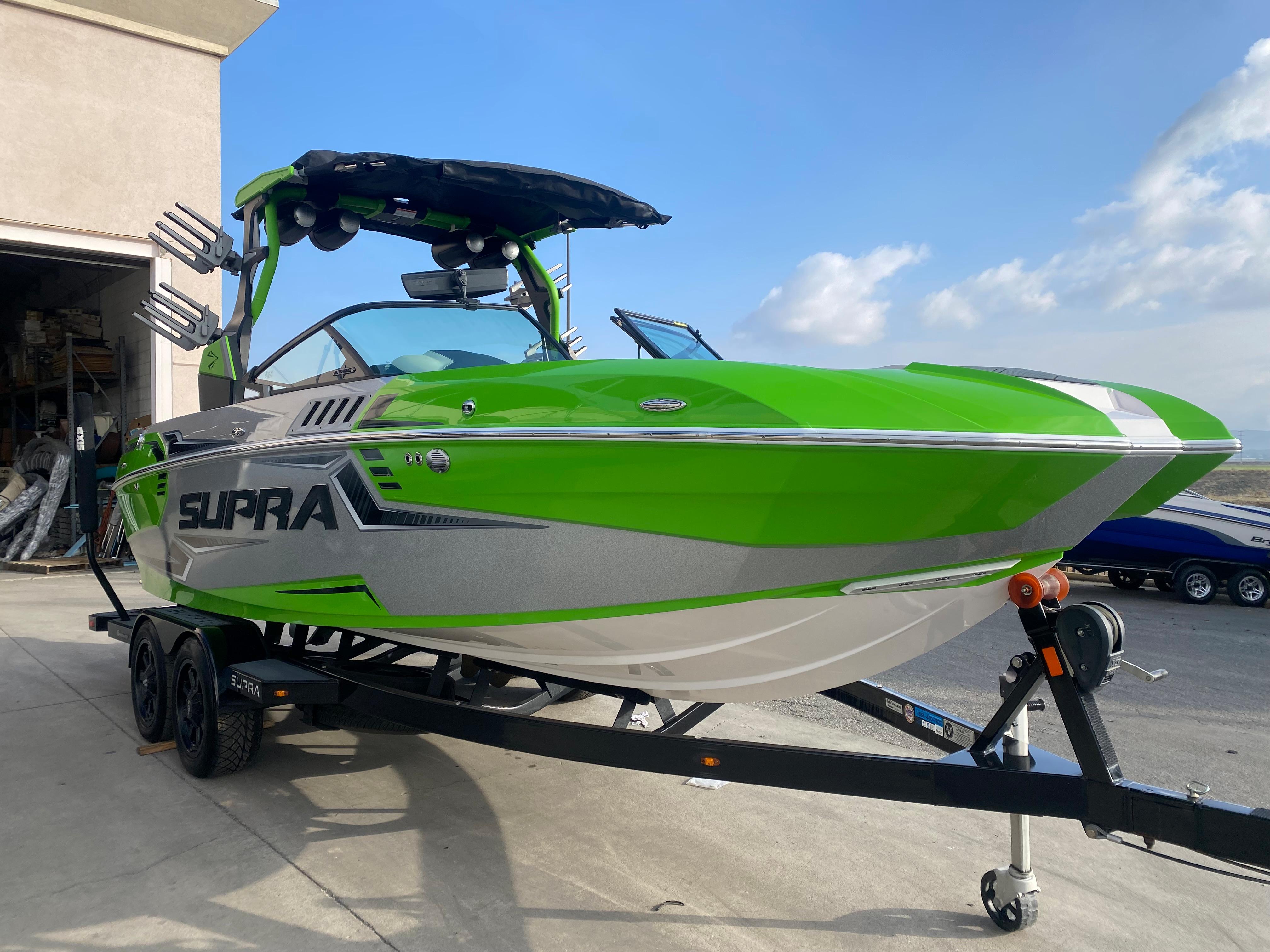 supra wake surf boat