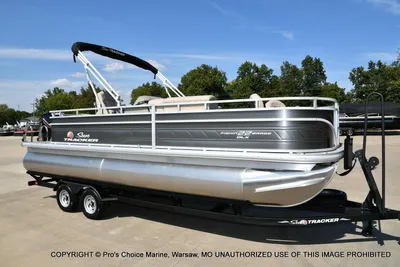 2024 Sun Tracker FISHIN' BARGE 22 DLX w/150HP Mercury 4 Stroke