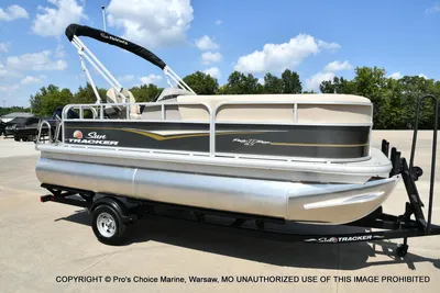 2024 Sun Tracker Party Barge 18 DLX