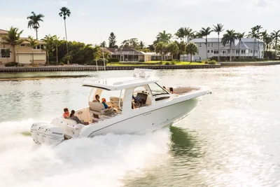 2023 Boston Whaler 350 Realm