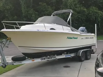 2005 SeaHunter Victory 225