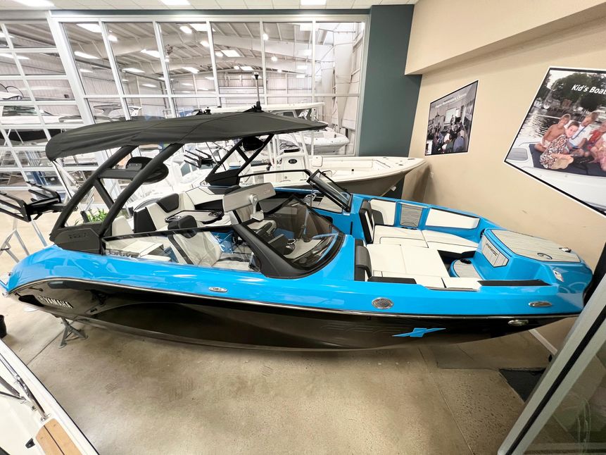 New 2023 Yamaha Boats 222XD, 46360 Michigan City Boat Trader