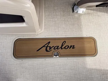 2024 Avalon LSZ 23' Quad Lounge