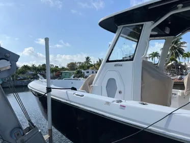 2016 Everglades 295 Center Console