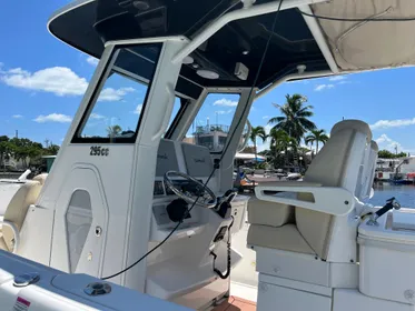 2016 Everglades 295 Center Console