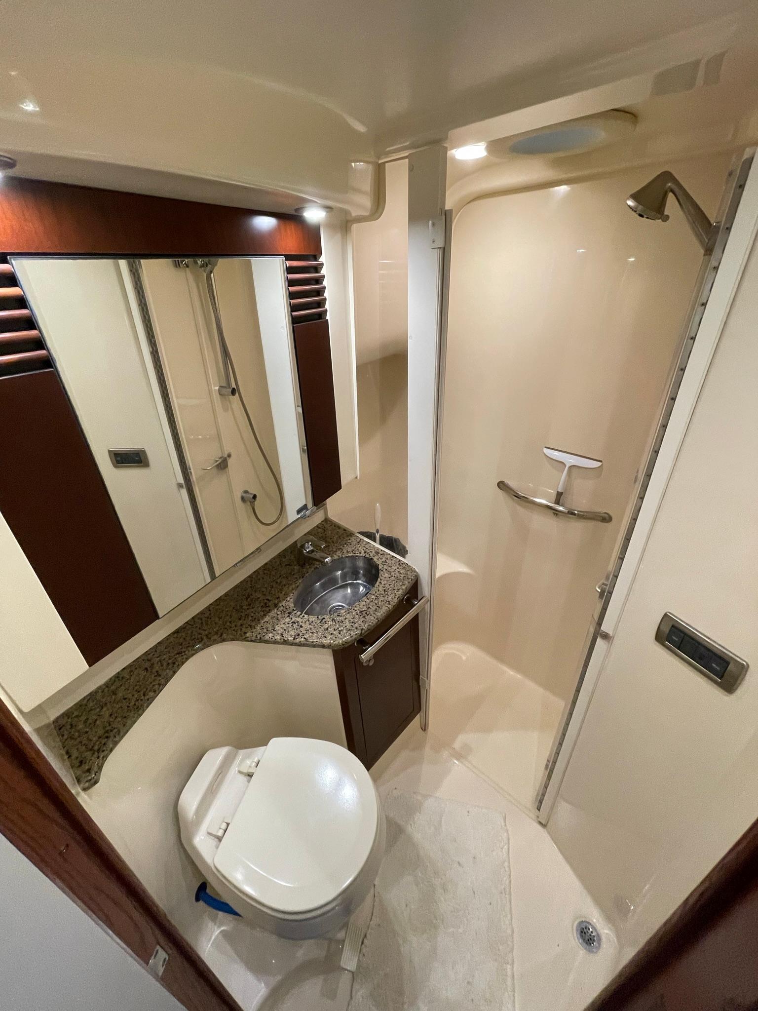MASTER STATEROOM PRIVATE HEAD OVERVIEW