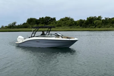 2024 Sea Ray SPX 210 Outboard