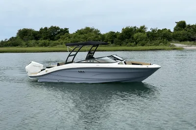 2024 Sea Ray SPX 210 Outboard