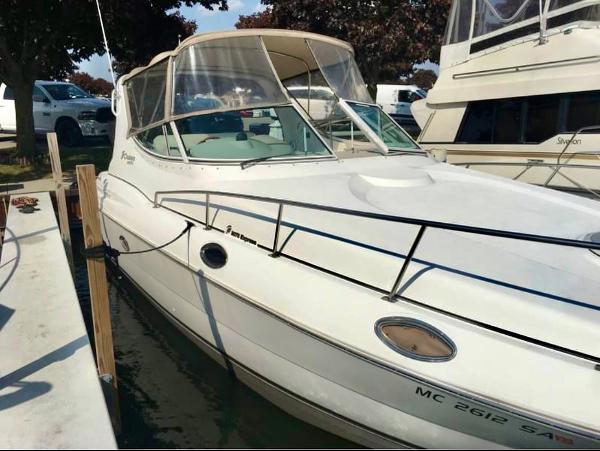 Used 2001 Cruisers Yachts 3075 Express, 48045 Harrison Township - Boat ...