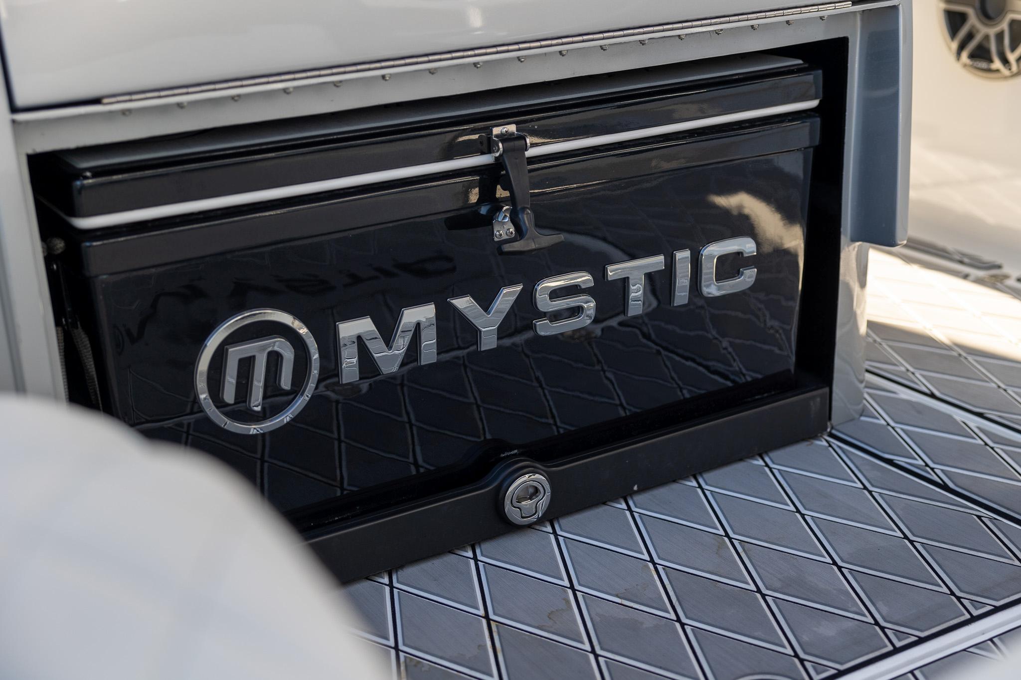 2019 Mystic Powerboats M4200