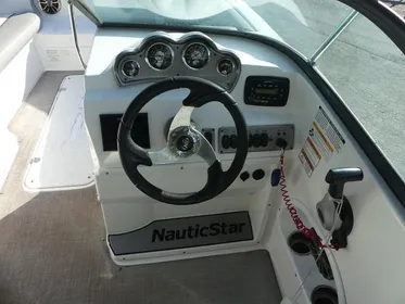 2021 NauticStar 203 DC